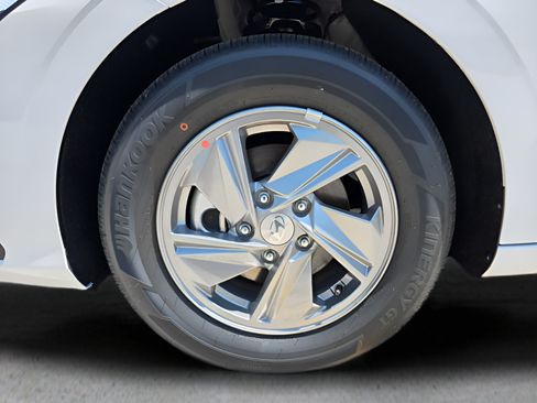 New 2026 Hyundai Elantra SE FWD image 10
