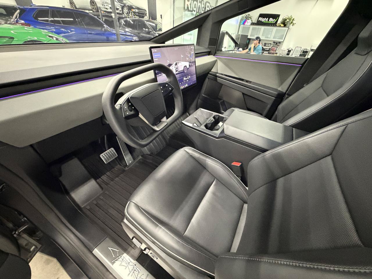 Used 2024 Tesla Cybertruck AWD Crew Cab image 10