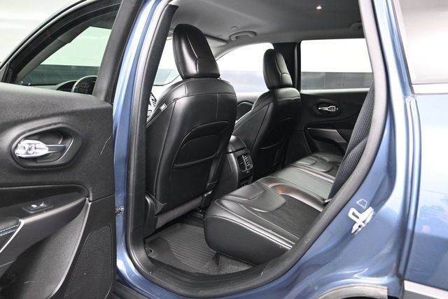 Used 2020 Jeep Cherokee Latitude Plus w/ Cold Weather Group AWD/4WD image 20