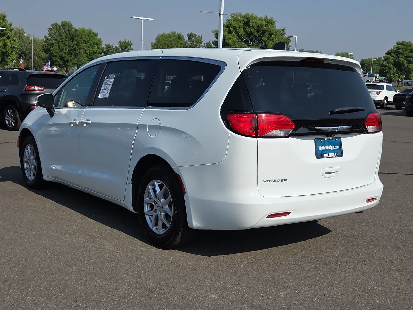 Used 2023 Chrysler Voyager LX FWD image 12