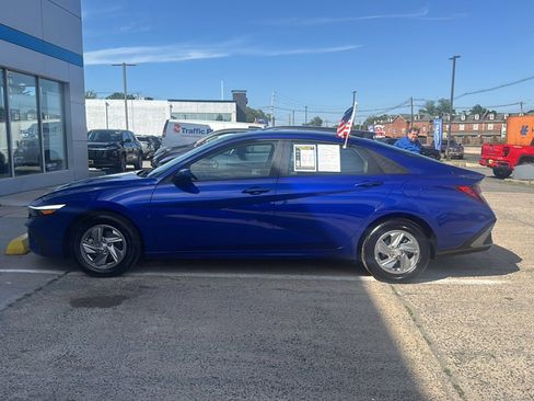 Used 2025 Hyundai Elantra SE FWD image 8