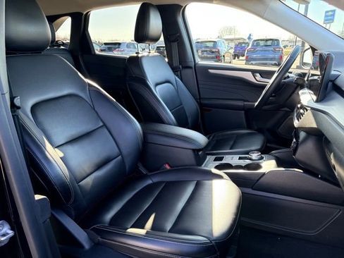 Used 2024 Ford Escape Platinum image 9
