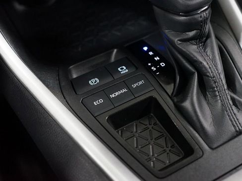 Certified 2025 Toyota RAV4 LE image 22