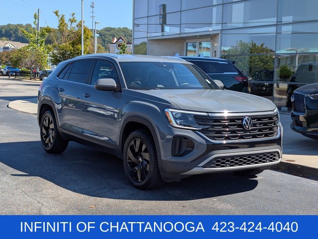 Used 2024 Volkswagen Atlas Cross Sport SE w/ Black Wheel Package FWD image 9