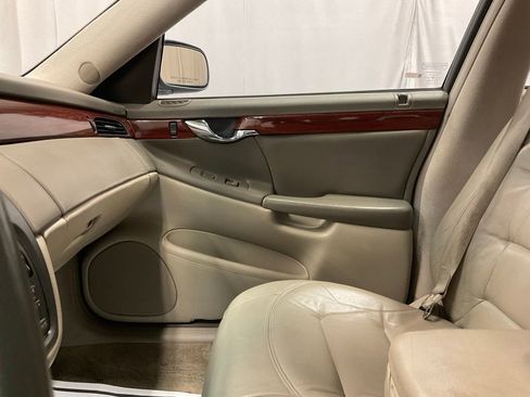 Used 2000 Cadillac De Ville w/ Comfort/Convenience Pkg image 20