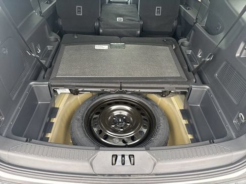 Used 2025 Ford Explorer Active AWD/4WD image 17