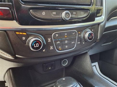 Used 2019 Chevrolet Traverse Premier image 21