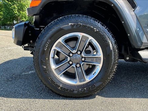 Used 2022 Jeep Wrangler Unlimited Sahara AWD/4WD image 8