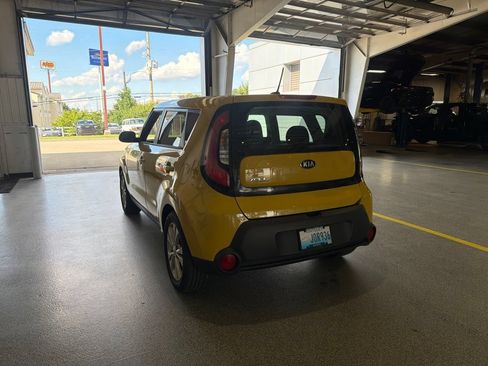 Used 2015 Kia Soul + FWD image 4
