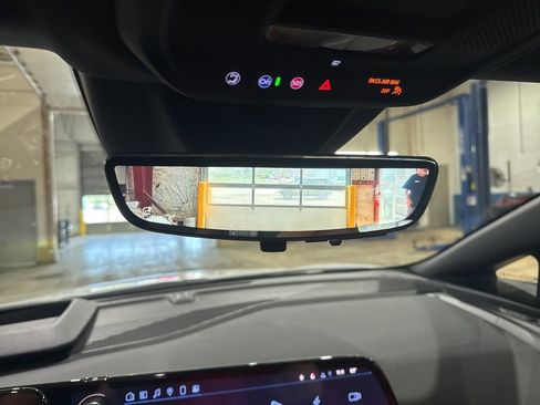 New 2025 Chevrolet Equinox EV RS w/ Convenience Package II FWD image 28