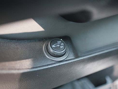 Used 2011 Cadillac SRX Luxury FWD image 18