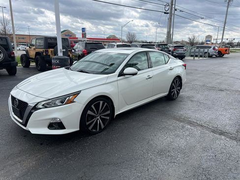 Used 2020 Nissan Altima 2.0 Platinum image 2