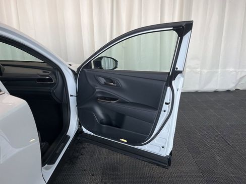 Used 2025 Toyota Crown Signia XLE image 20