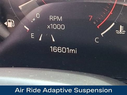 Used 2025 GMC Yukon XL AT4 AWD/4WD image 6
