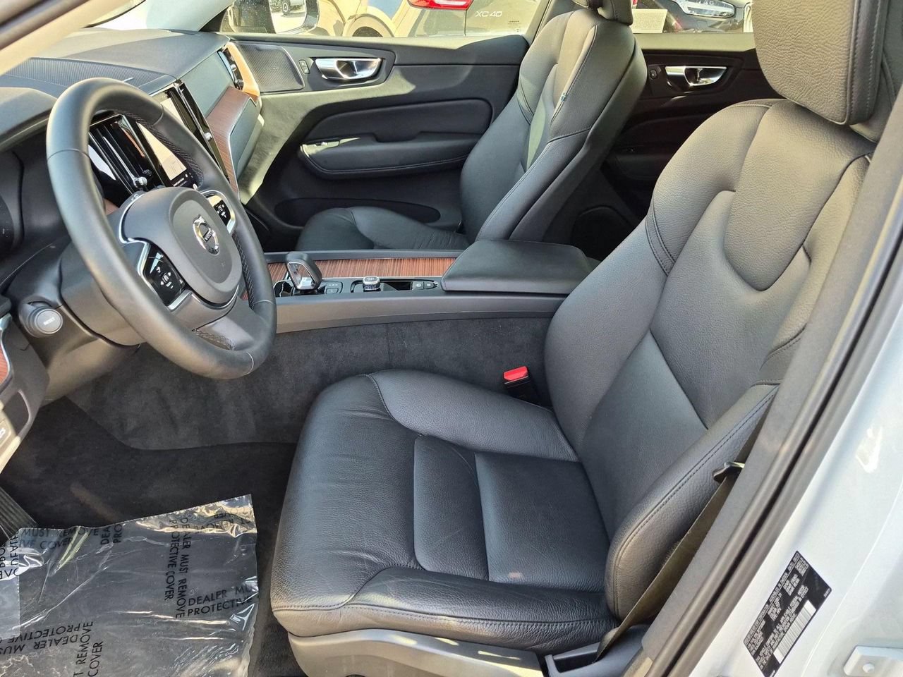 Certified 2024 Volvo XC60 B5 Plus AWD/4WD image 21
