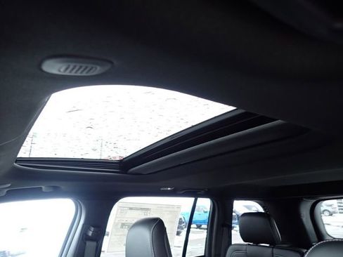 New 2025 Jeep Grand Cherokee Altitude image 18