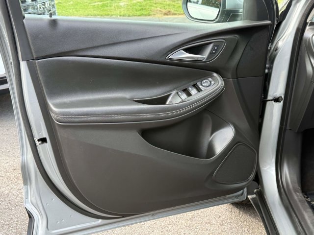 Used 2025 Buick Encore GX Preferred AWD/4WD image 9