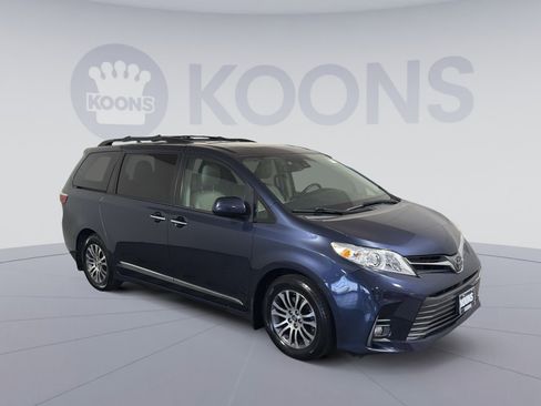 Used 2018 Toyota Sienna XLE image 10