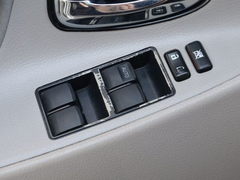 Used 2009 Toyota Camry LE FWD image 13