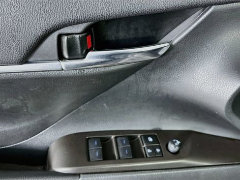 Used 2024 Toyota Camry SE FWD image 19
