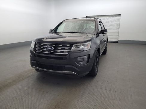 Used 2017 Ford Explorer XLT w/ Equipment Group 202A AWD/4WD image 15