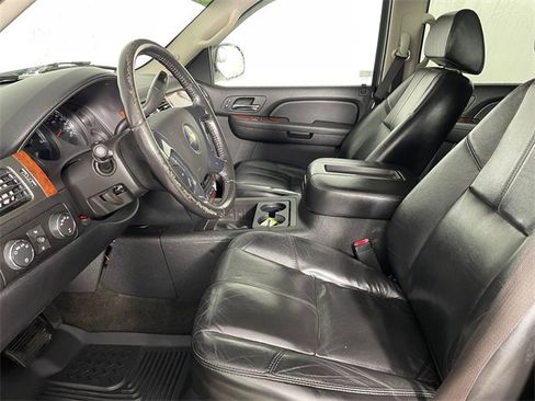 Used 2007 Chevrolet Suburban LT w/ LT Preferred Equipment Group image 2