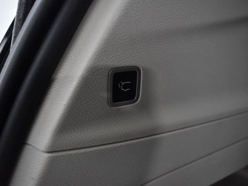 Used 2023 Chrysler Voyager LX FWD image 38