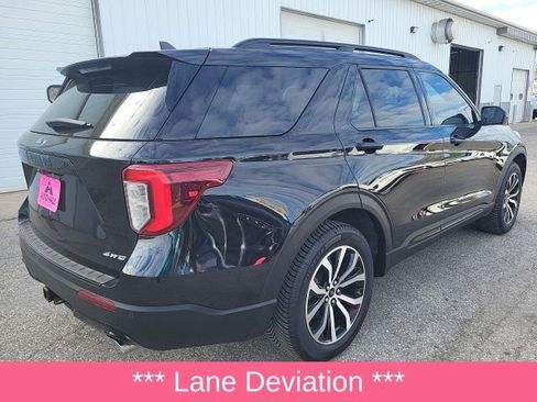 Used 2023 Ford Explorer ST-Line w/ Class IV Trailer Tow Package AWD/4WD image 9