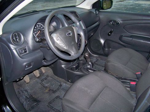 Used 2019 Nissan Versa S FWD image 28