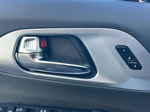 New 2025 Chrysler Pacifica Limited image 18