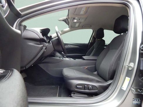 Used 2018 Buick Regal Preferred image 14