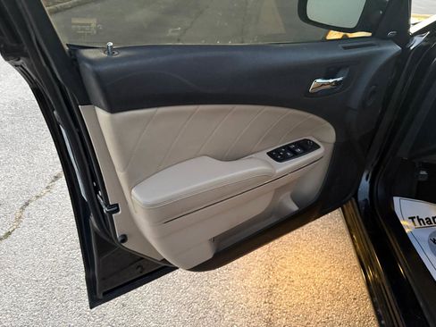 Used 2014 Dodge Charger R/T image 17