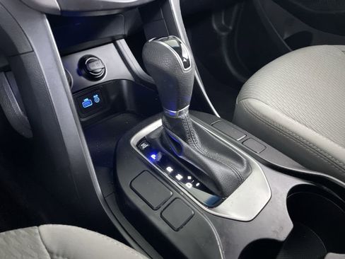 Used 2018 Hyundai Santa Fe SE AWD/4WD image 16