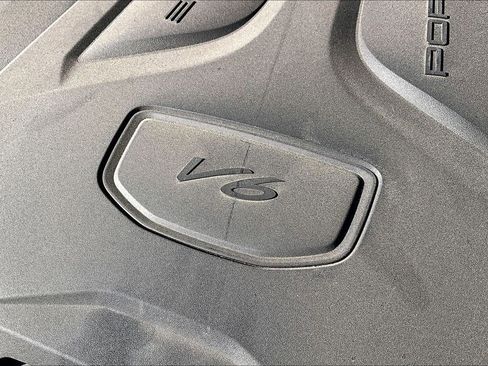 Used 2024 Porsche Cayenne image 46