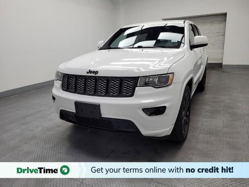 Used 2017 Jeep Grand Cherokee Altitude image 1