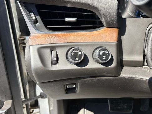 Used 2017 Cadillac Escalade Premium Luxury AWD/4WD image 17