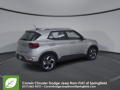 Used 2025 Hyundai Venue SEL FWD image 15