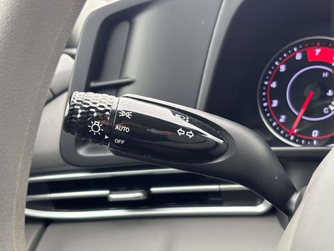 Used 2022 Hyundai Elantra SEL image 26