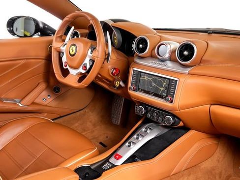 Used 2016 Ferrari California T RWD image 55