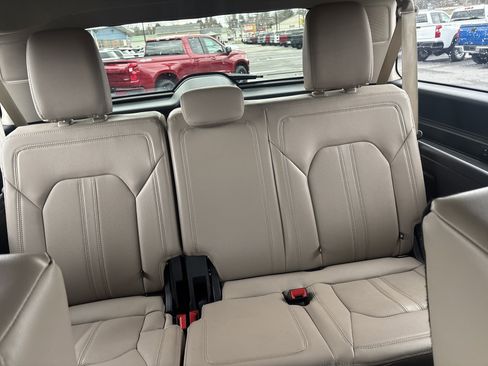 Used 2022 Ford Expedition Max Limited image 14