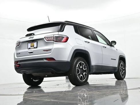 Used 2025 Jeep Compass Trailhawk AWD/4WD image 27