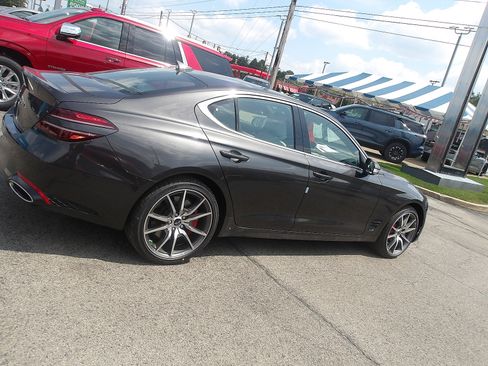 Used 2025 Genesis G70 2.5T image 8