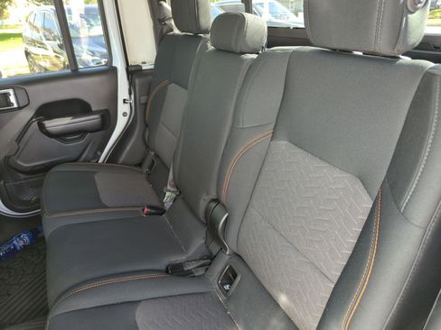 Used 2021 Jeep Gladiator Mojave image 18