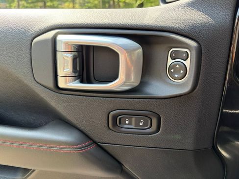 Used 2024 Jeep Wrangler Unlimited Rubicon AWD/4WD image 17