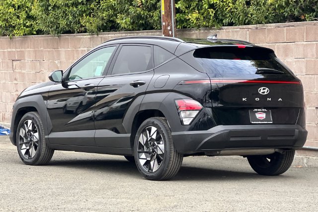 Used 2025 Hyundai Kona SEL FWD image 8