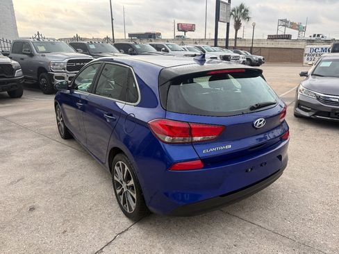 Used 2019 Hyundai Elantra GT FWD image 6