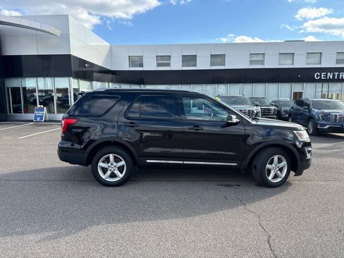 Used 2016 Ford Explorer XLT w/ Equipment Group 202A image 8