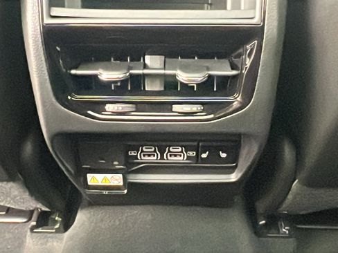 New 2025 Jeep Grand Cherokee Limited w/ Luxury Tech Group II image 20