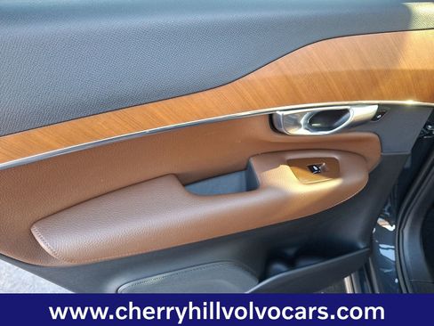 Certified 2022 Volvo XC90 T6 Momentum w/ Advanced Package image 11