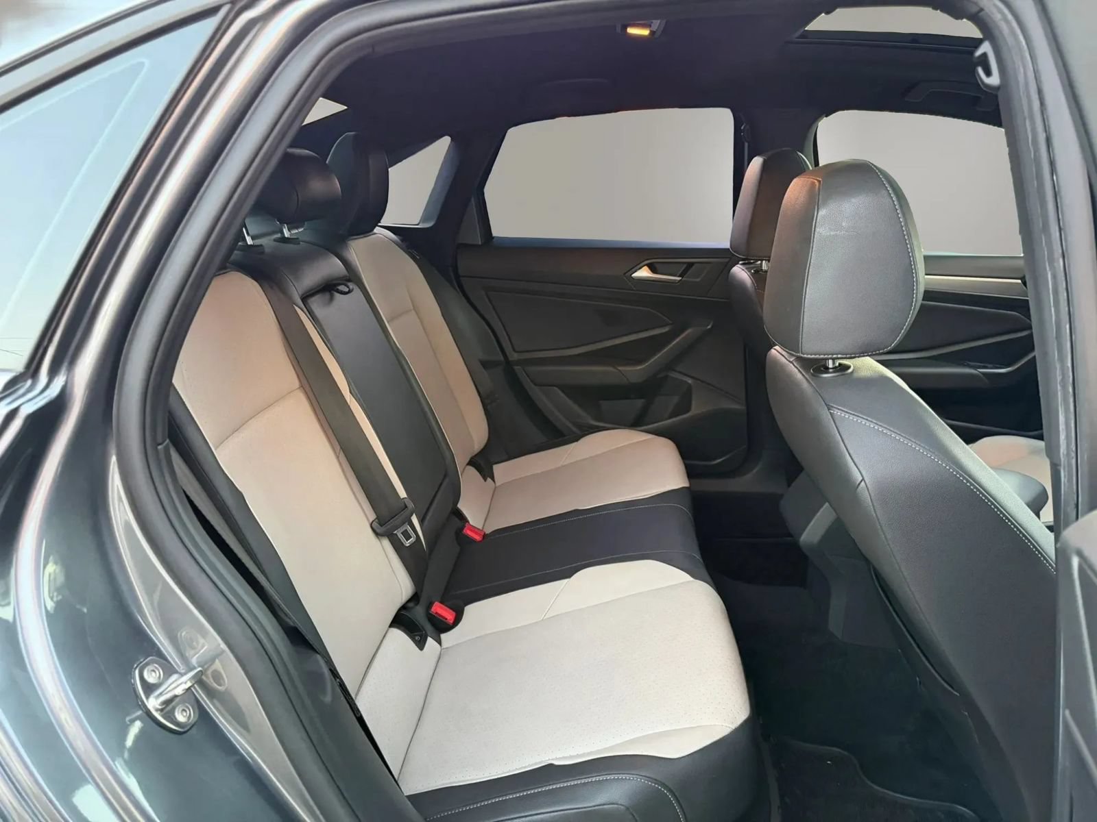 Used 2019 Volkswagen Jetta R-Line FWD image 33